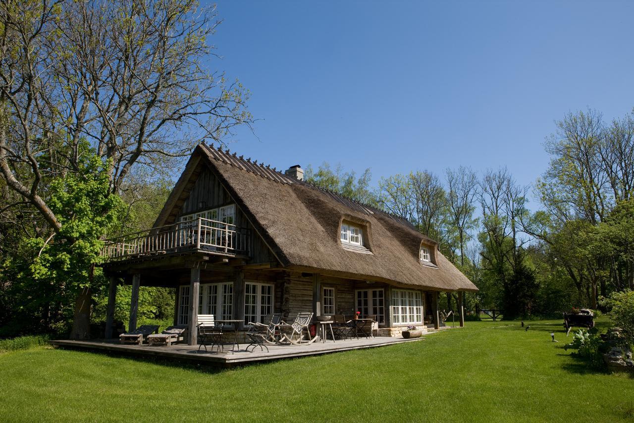 Paedaste Manor Exterior foto